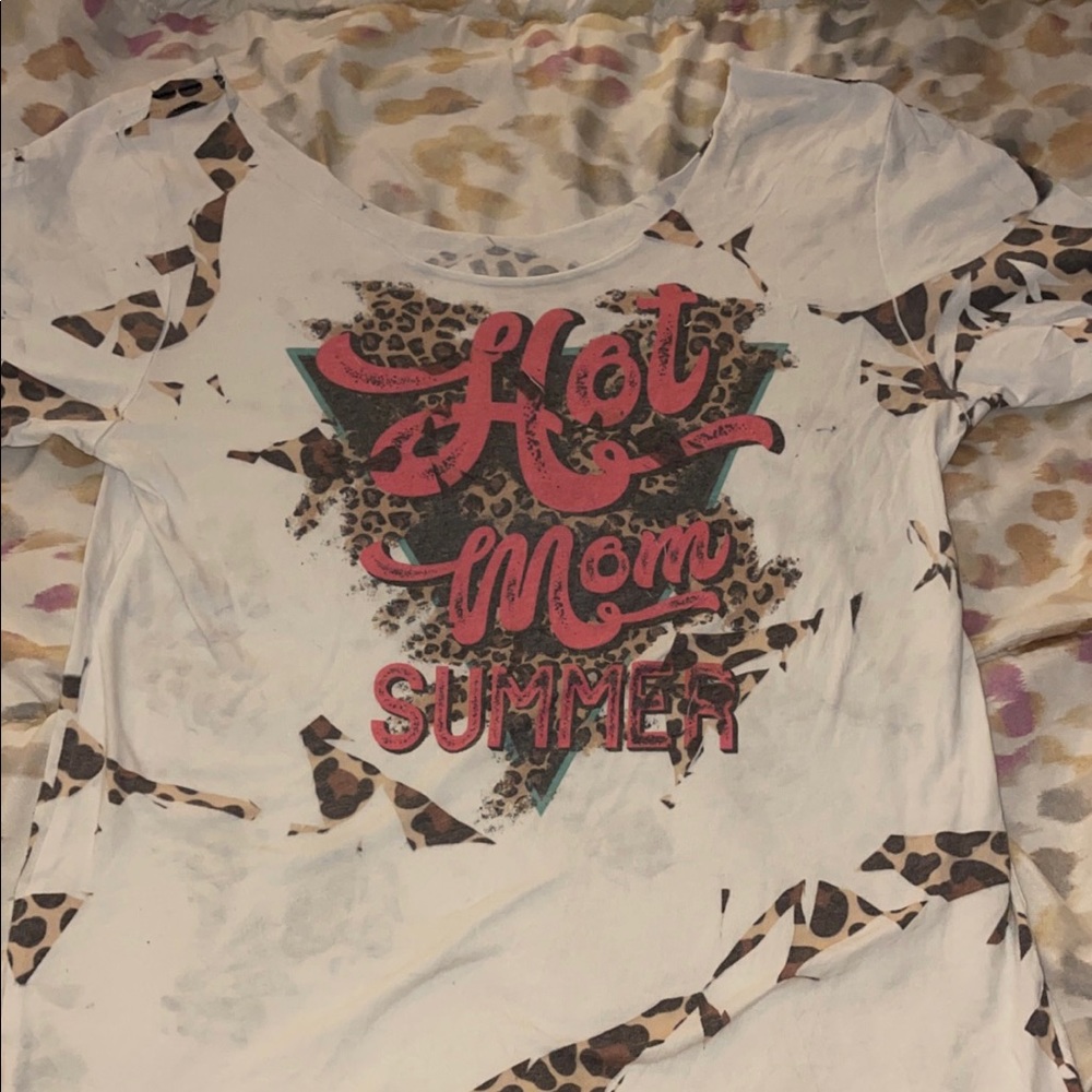 Unisex off the shoulder “Hot Mom Summer” T